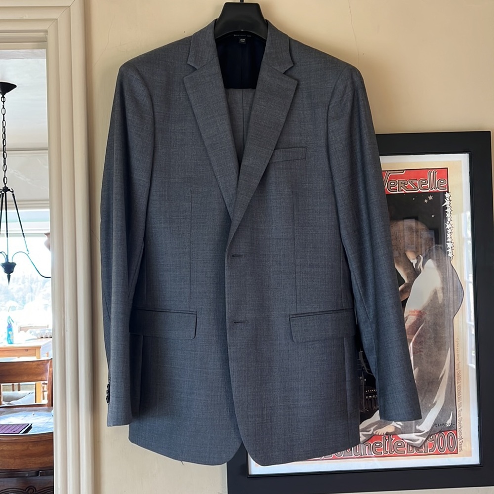 Banana Republic Men’s Light Grey Suit